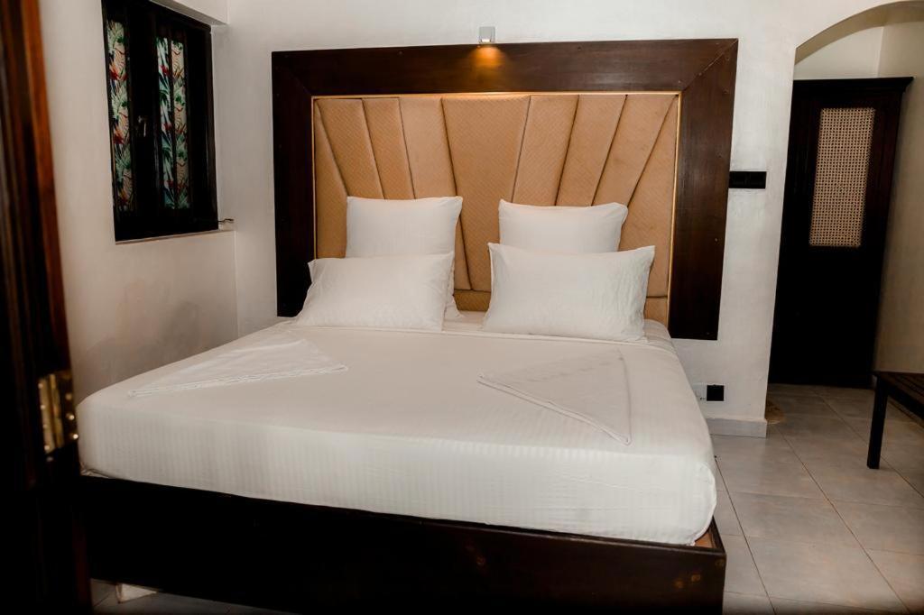 Romantic Garden Hotel Негомбо Екстер'єр фото
