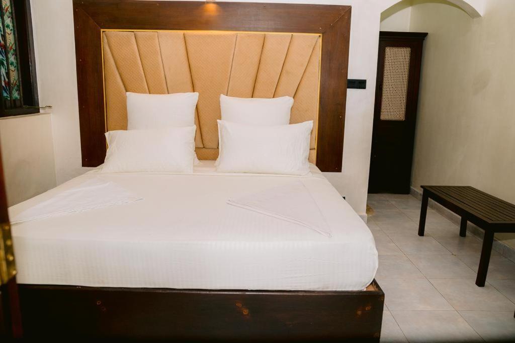 Romantic Garden Hotel Негомбо Екстер'єр фото