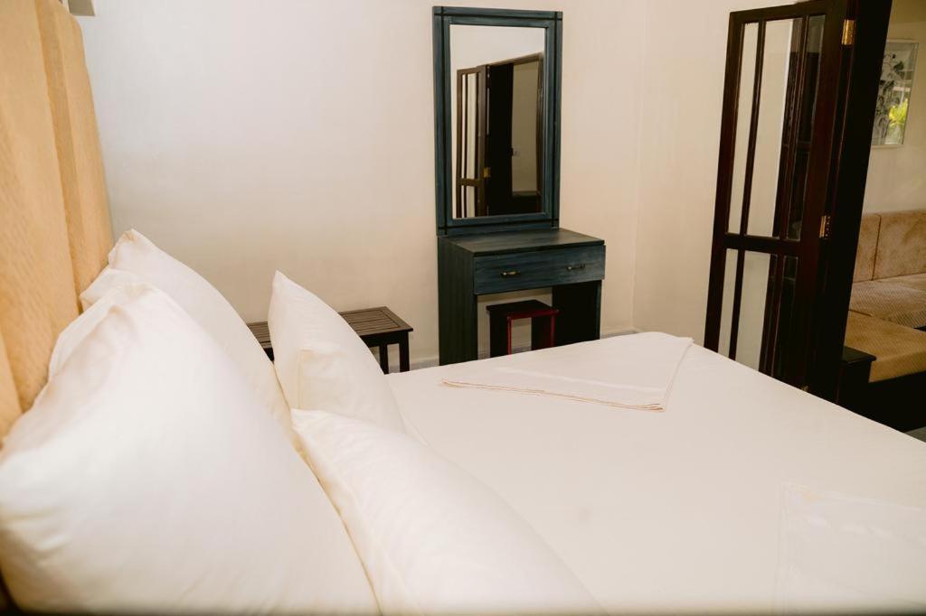 Romantic Garden Hotel Негомбо Екстер'єр фото