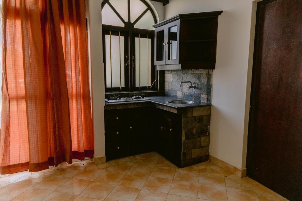 Romantic Garden Hotel Негомбо Екстер'єр фото